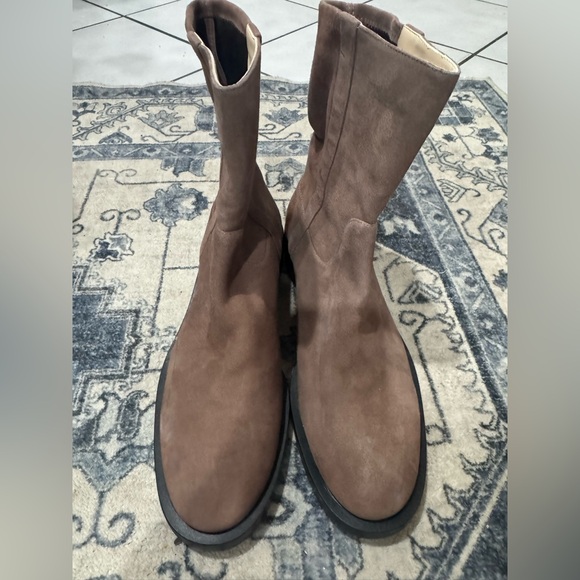 Stuart Weitzman Sadie Ankle Suede Boots in Brown Size 8.5 - Picture 2 of 3